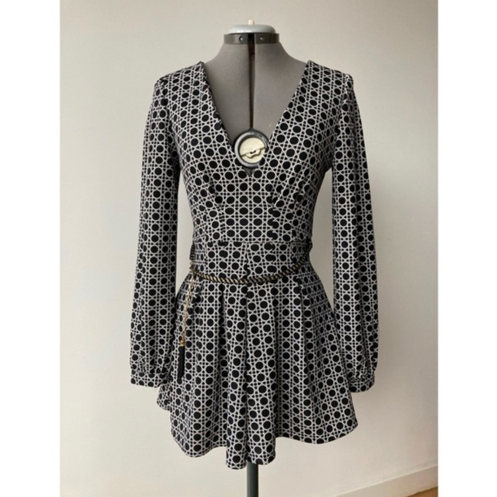 Black and white long sleeves flowy romper!